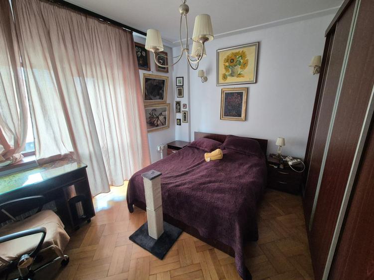Apartament cu 4 camere semidecomandat în Universitate