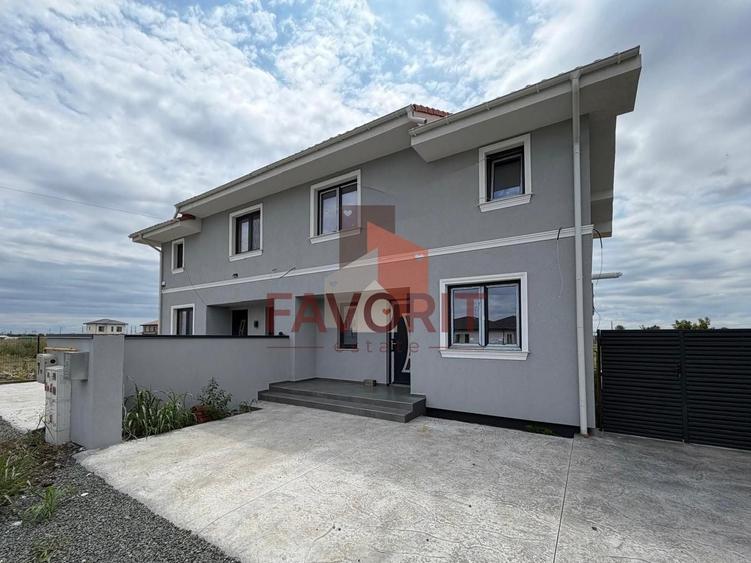 Duplex cu 4 camere cu Canalizare în Săcălaz