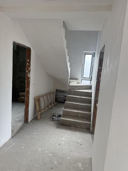 Apartament cu 3 camere decomandat în Ghiroda