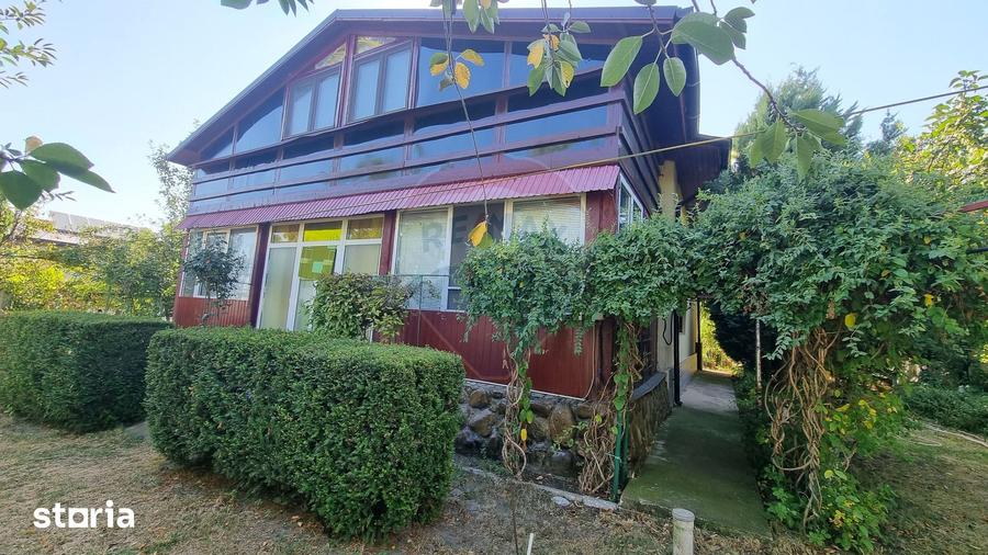 Casă cu 5 camere cu Teren 1000 Mp în Central