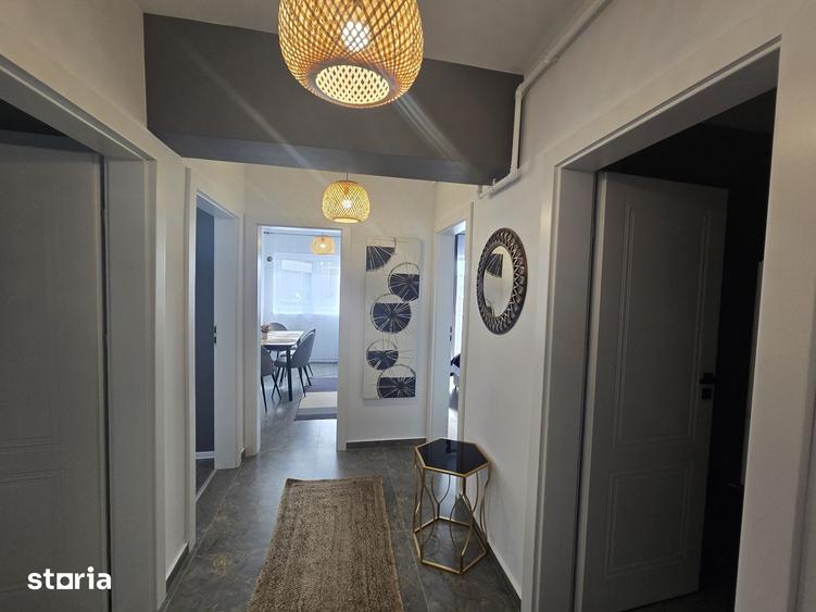 Apartament cu 3 camere decomandat în Central