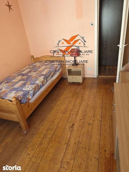 Apartament cu 3 camere decomandat în Cetate