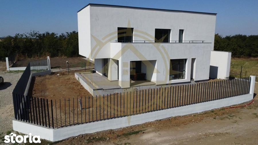 Casă cu 5 camere cu Teren 600 Mp în Balotești