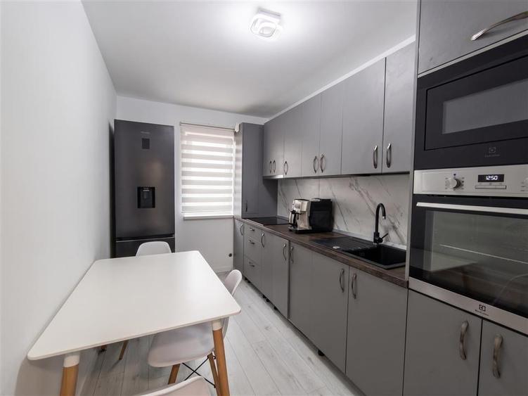 Apartament cu 2 camere decomandat, mobilat în Lisaura