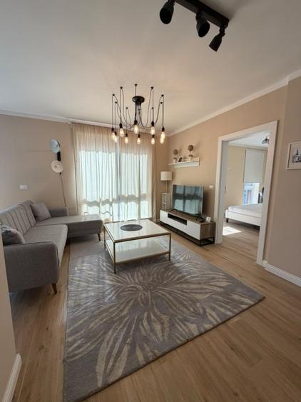 Apartament cu 3 camere semidecomandat, mobilat în Orașul Vechi