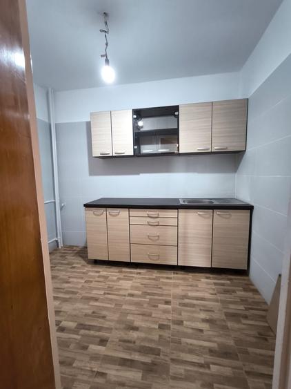 Apartament cu 3 camere decomandat în Valea Oltului