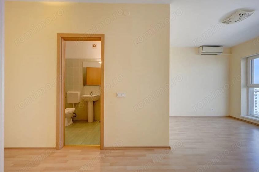 Apartament cu 4 camere decomandat în Titan