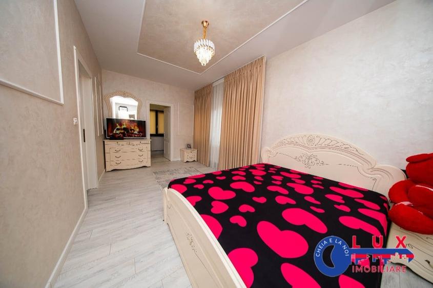 Casă cu 6 camere cu Teren 400 Mp în Babadag