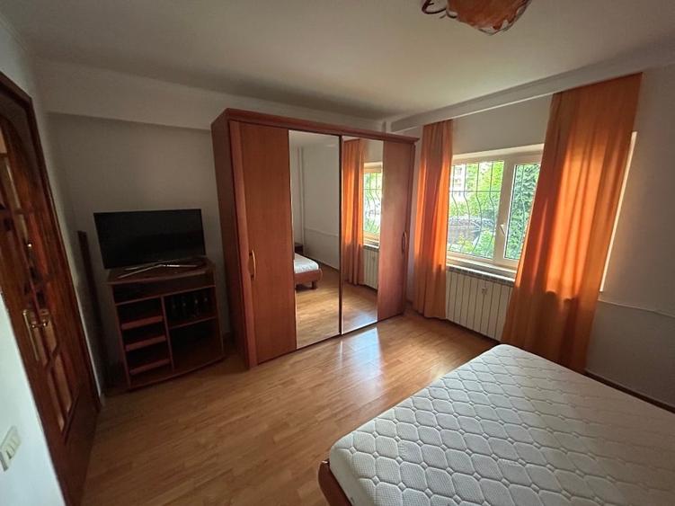 Apartament cu 3 camere decomandat, mobilat în Brâncoveanu