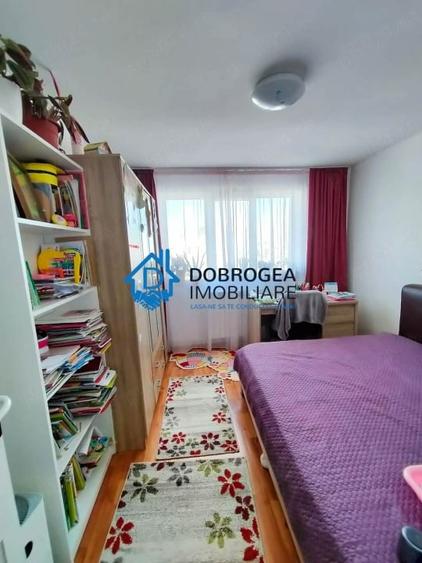Apartament cu 3 camere decomandat, mobilat în Central