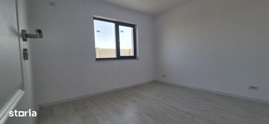 Casă cu 4 camere cu Teren 400 Mp în Clinceni