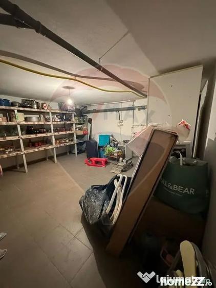 Casă cu 5 camere cu Teren 946 Mp în Golești