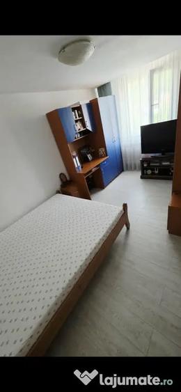Apartament cu 3 camere semidecomandat în Central