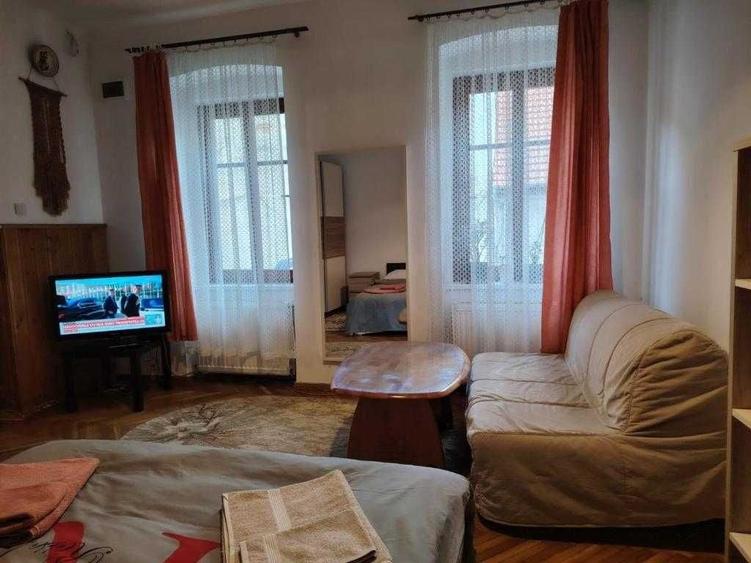 Garsonieră decomandată în Central