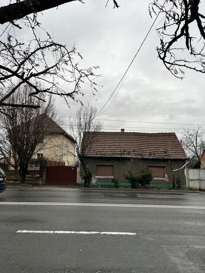 Casă cu 2 camere cu Teren 1450 Mp în Central