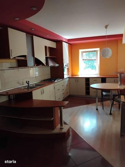 Apartament cu 3 camere, mobilat în Plopilor