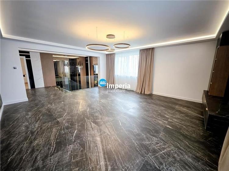 Apartament cu 4 camere decomandat în Semicentral