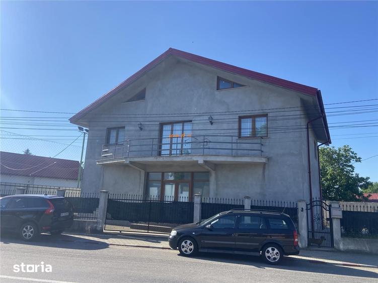 Casă cu 6 camere cu Teren 373 Mp în Golești