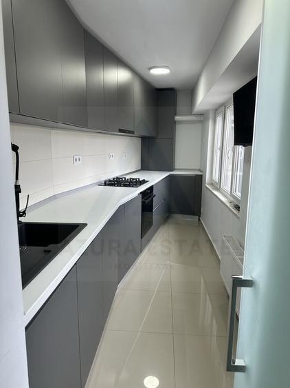 Apartament cu 4 camere decomandat, mobilat în Central