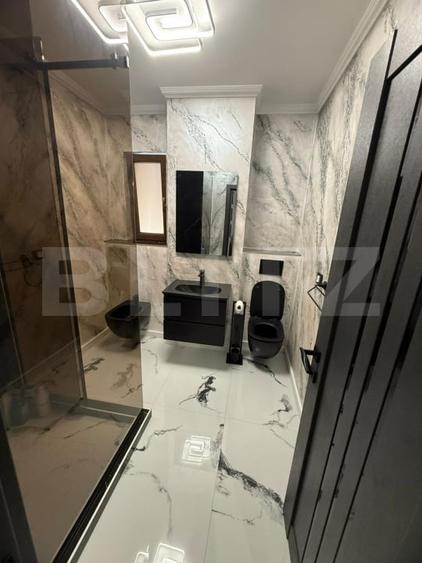 Apartament cu 3 camere semidecomandat, mobilat în Valea Adâncă