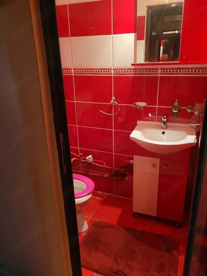 Apartament cu 3 camere decomandat în Calarași 4