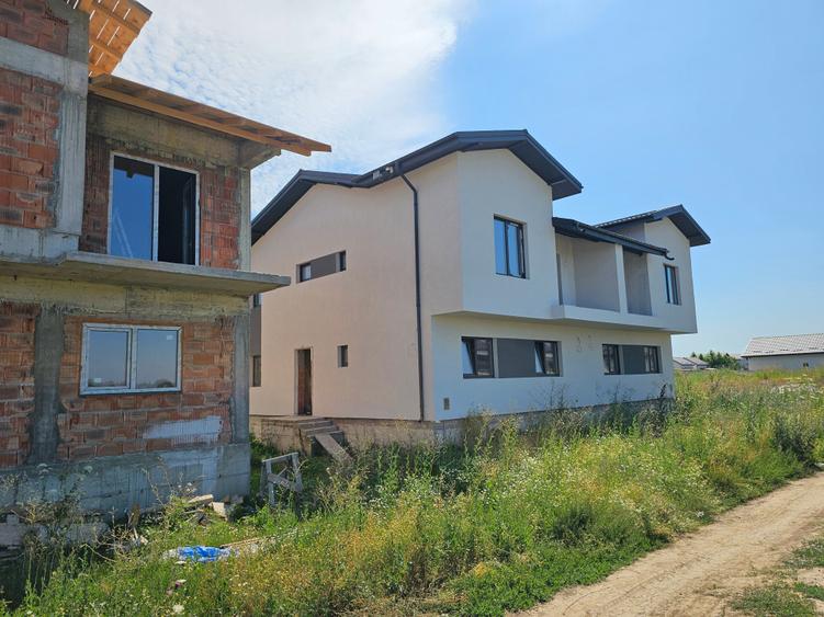 Casă individuală cu 5 camere cu Canalizare în Central