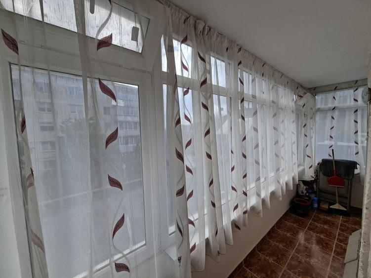 Apartament cu 3 camere decomandat în Exterior Vest