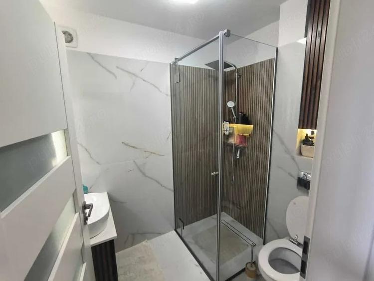 Apartament cu 3 camere semidecomandat în Calea Turzii