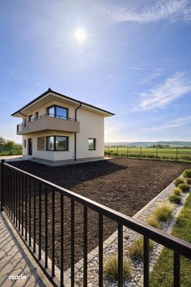 Casă cu 4 camere în Jucu