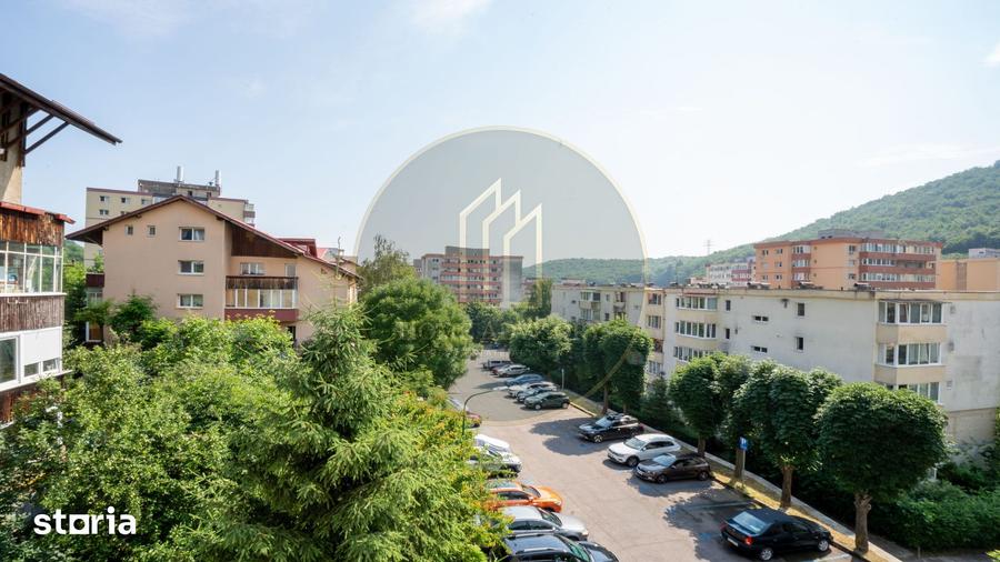Apartament cu 3 camere decomandat în Valea Cetății