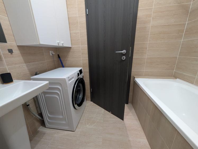 Apartament cu 3 camere semidecomandat în Drumul Taberei