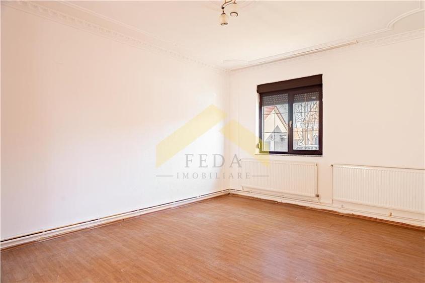 Casă individuală cu 5 camere cu Teren 1200 Mp în Pârneava
