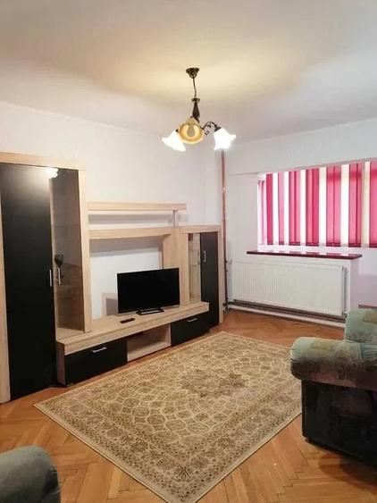 Apartament cu 3 camere decomandat în Traian