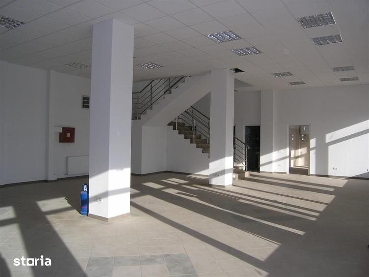 Spațiu comercial, de 1,700 mp, în Central