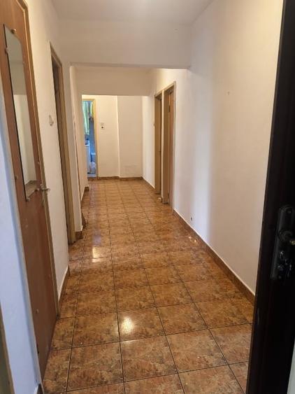 Apartament cu 3 camere decomandat, mobilat în Rahova