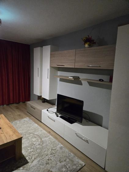 Apartament cu 3 camere decomandat în Tudor