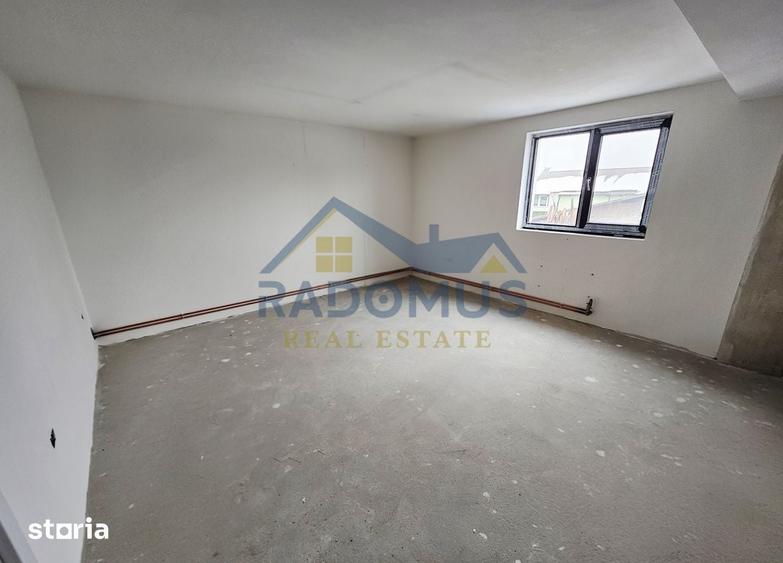 Casă cu 8 camere cu Teren 600 Mp în Central