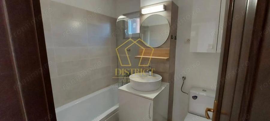 Apartament cu 3 camere semidecomandat în Complex Studențesc