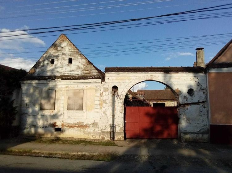 Casă cu 3 camere cu Teren 1333 Mp în Hălchiu