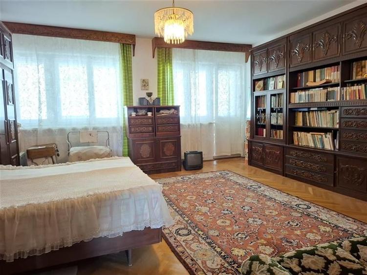 Apartament cu 4 camere decomandat, mobilat în Ultracentral