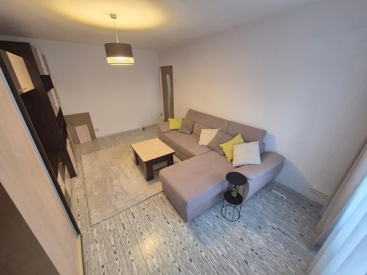 Apartament cu 2 camere decomandat în Girocului