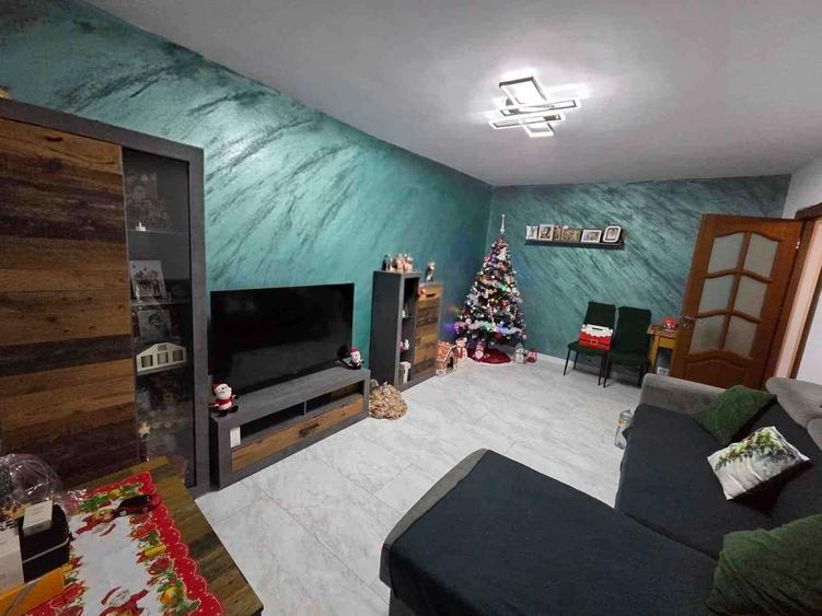 Apartament cu 4 camere decomandat în Dorobanți 1