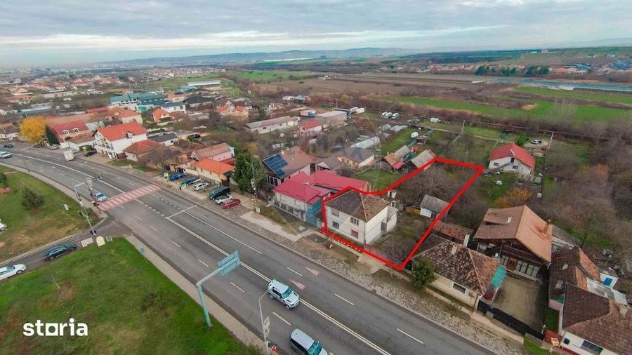 Casă cu 5 camere cu Teren 1054 Mp în Sânmartin