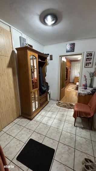 Apartament cu 3 camere în Berceni