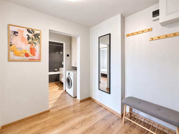 Apartament cu 2 camere decomandat, mobilat în Central