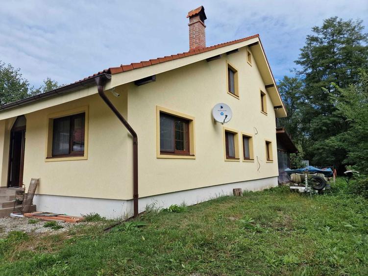 Casă cu 4 camere în Colun