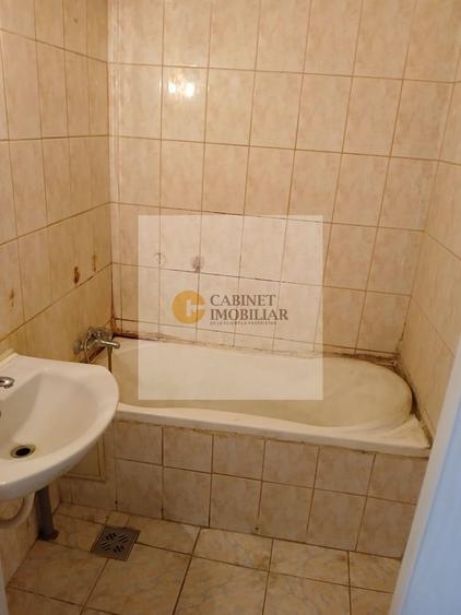 Apartament cu 3 camere semidecomandat în Kogălniceanu