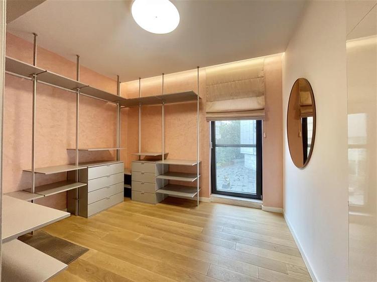 Apartament cu 4 camere decomandat, mobilat în Herăstrău