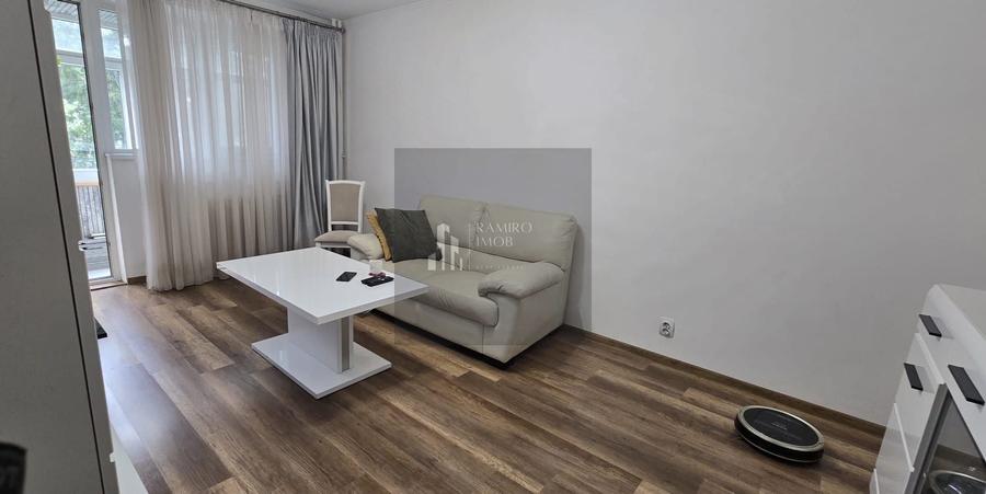 Apartament cu 3 camere decomandat în P-ța Reșița