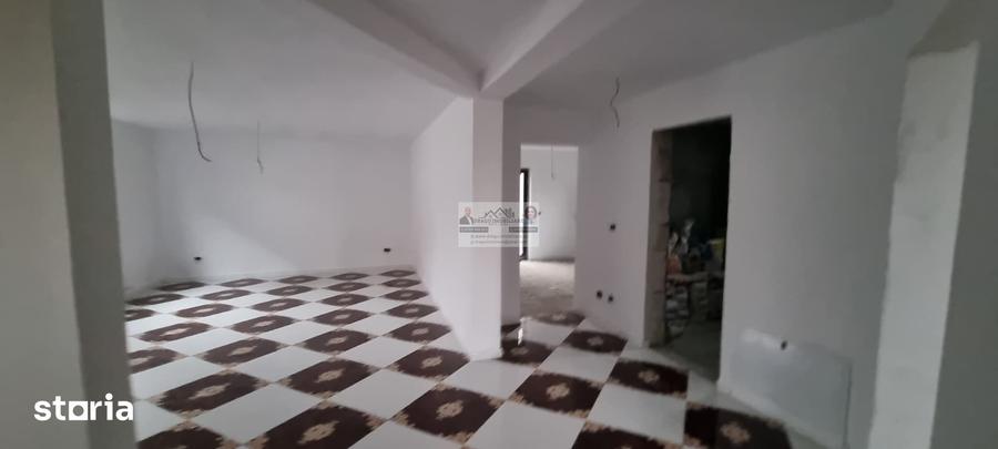 Casă cu 5 camere cu Teren 504 Mp în Tătărăști
